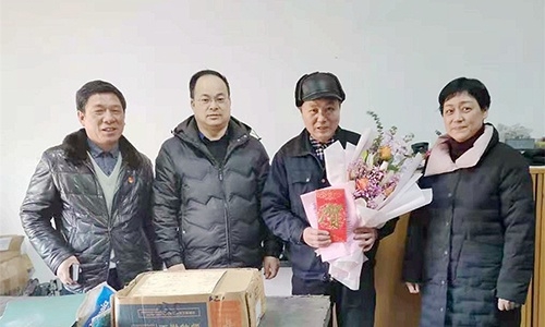 浙江省國(guó)防工業(yè)工會(huì)徐航主任、王哲（副處級(jí)調(diào)研員）代表省國(guó)防工業(yè)工會(huì)來(lái)公司慰問(wèn)全國(guó)勞動(dòng)模范余昌琴和困難職工。